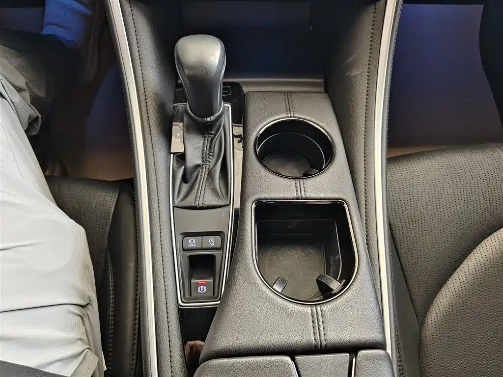 Toyota Avalon 2023 2.0L Luxury Edition фото 11
