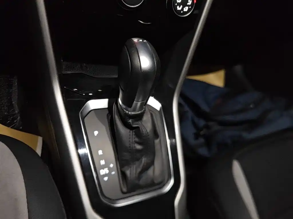 VOLKSWAGEN T-ROC EXPLORING SONGS