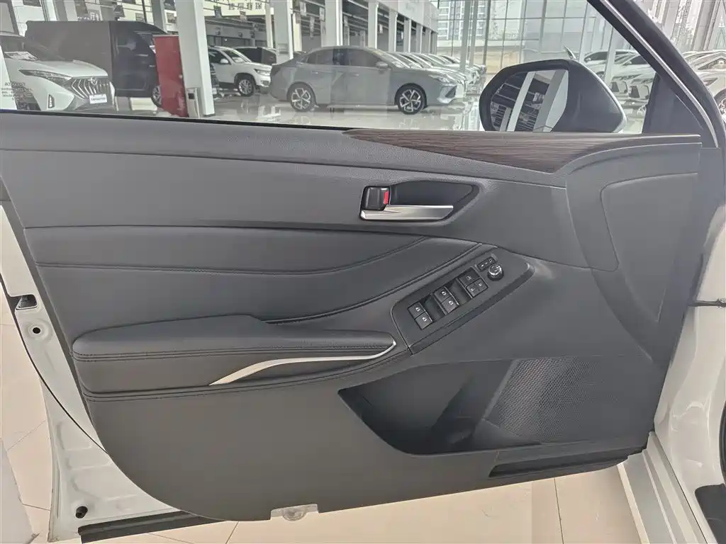 Toyota Avalon 2023 2.0L Luxury Edition фото 5