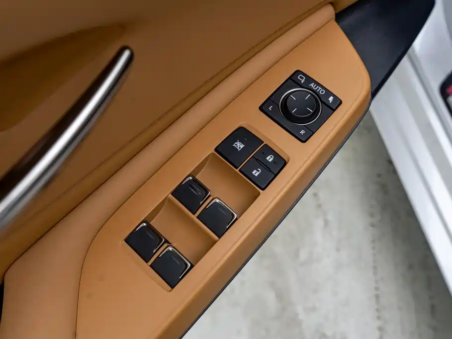 Lexus ES 2025 2025 200 Ultimate Edition