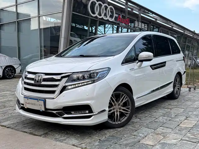 Honda Elysion 2.0L, Гибрид, Люкс