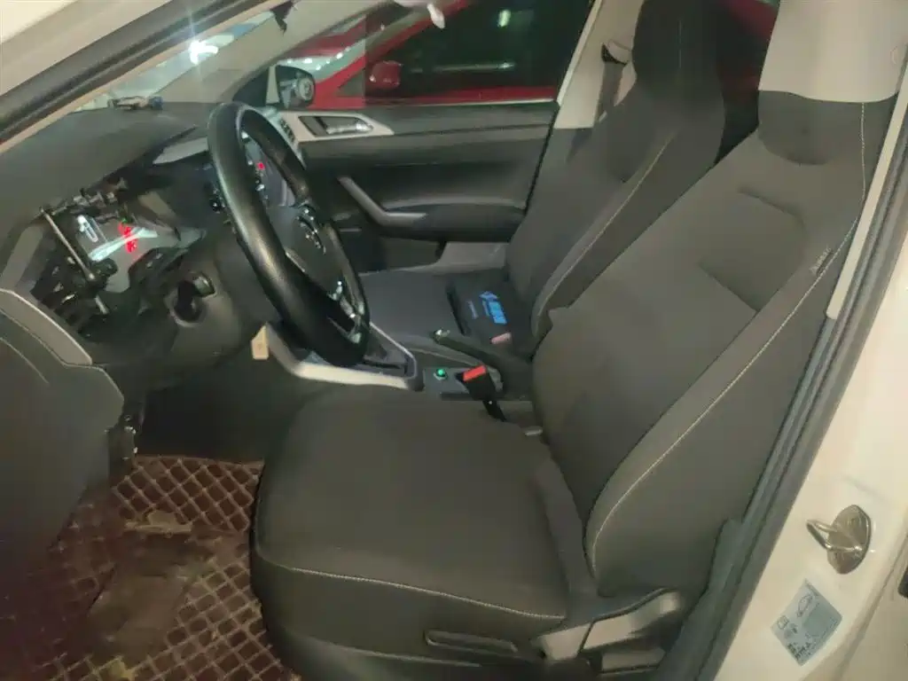 Volkswagen Polo 2019 Plus 1.5L Automatic Panorama Enjoyment Edition фото 11