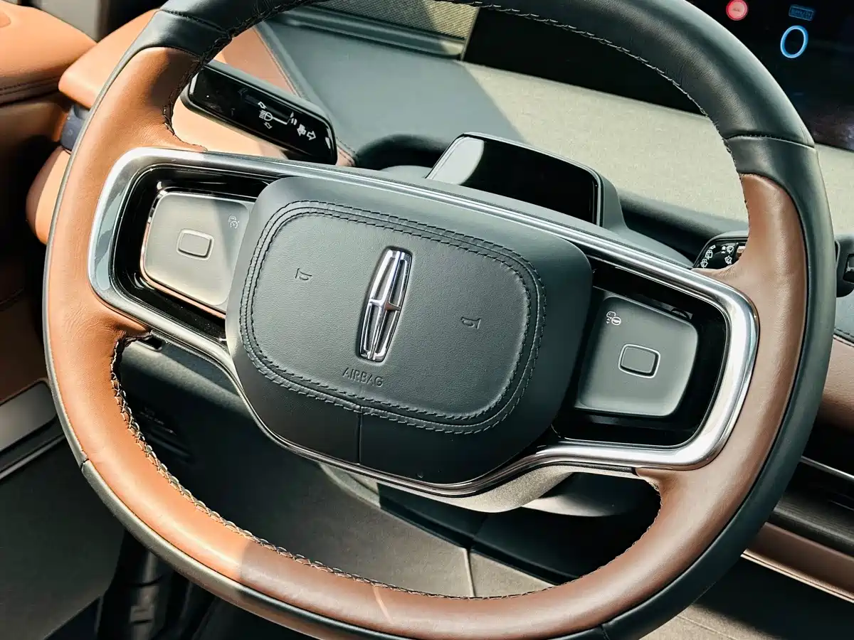 Фото 23 - Lincoln Navigator