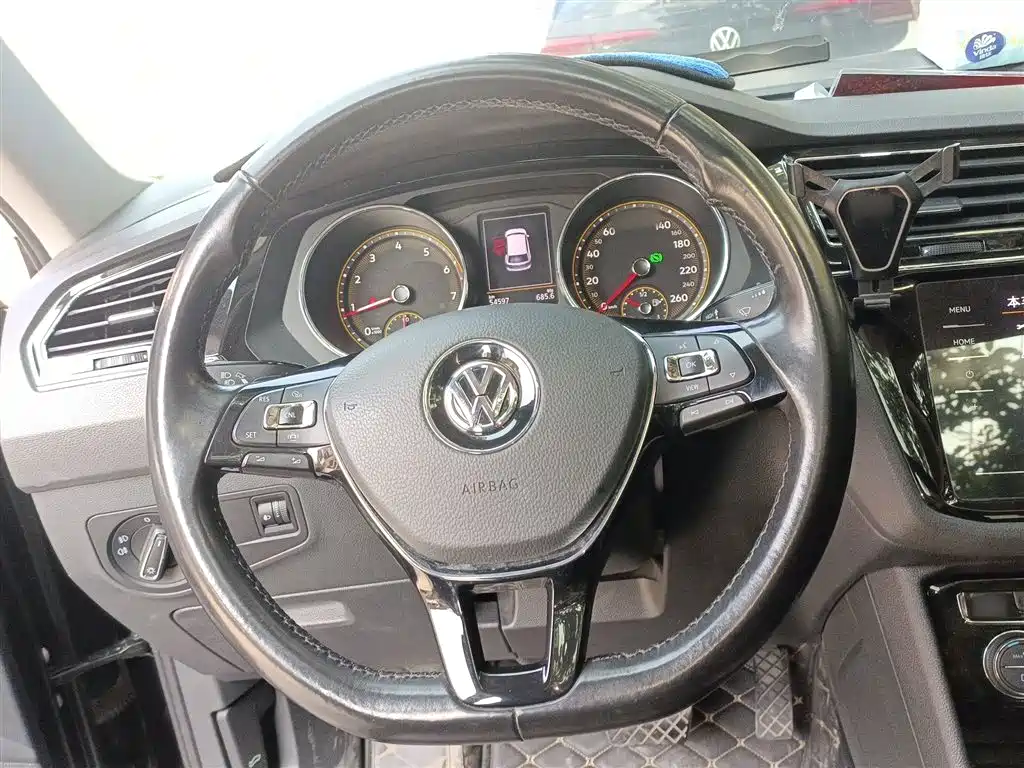 Volkswagen Tiguan L 2019 Facelift 330TSI Auto 2WD Smart Luxury China VI фото 3