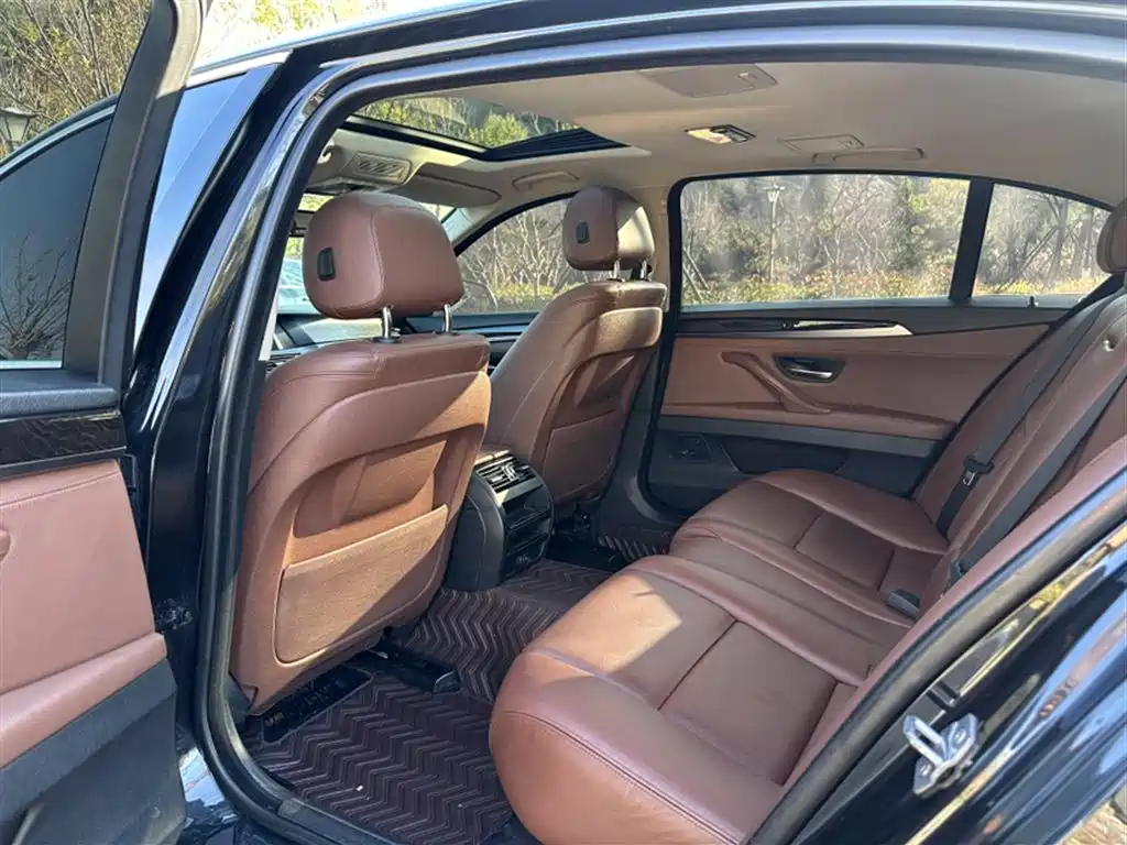BMW 5 Series 2014 525Li Leading фото 23