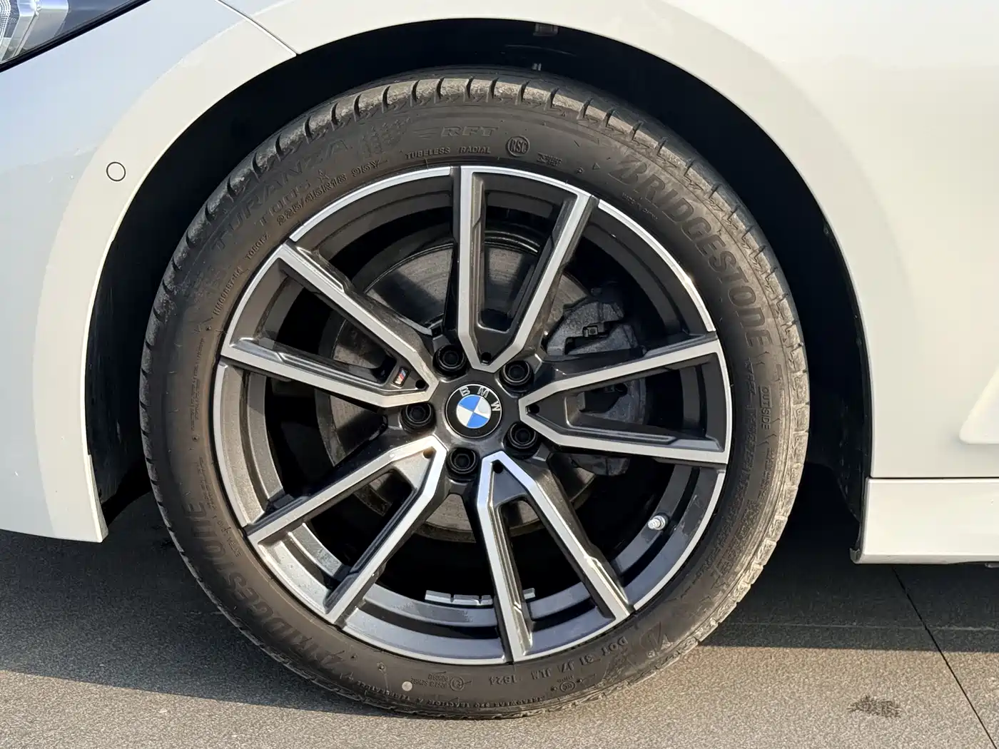 BMW 3 Series 2023 325Li M Sport Black Night Package фото 9
