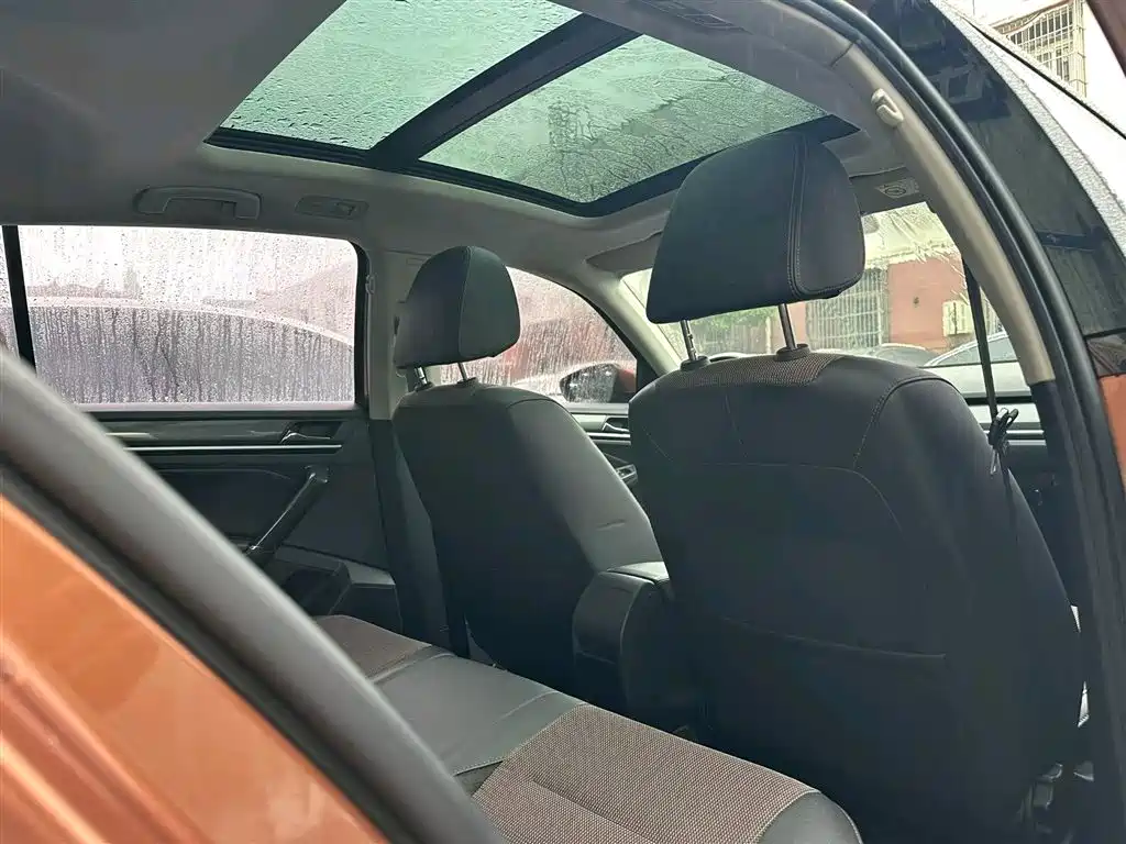 Volkswagen C-TREK 2017 1.6L Automatic Luxury фото 4