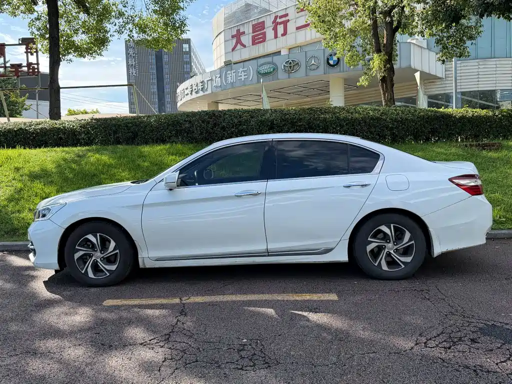 Фото 3 - Honda Accord