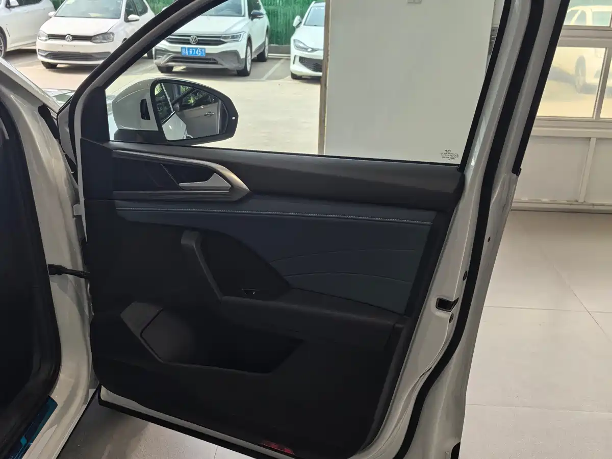 Volkswagen Tharu 2026 2024 300TSI 2WD Full Moon Edition