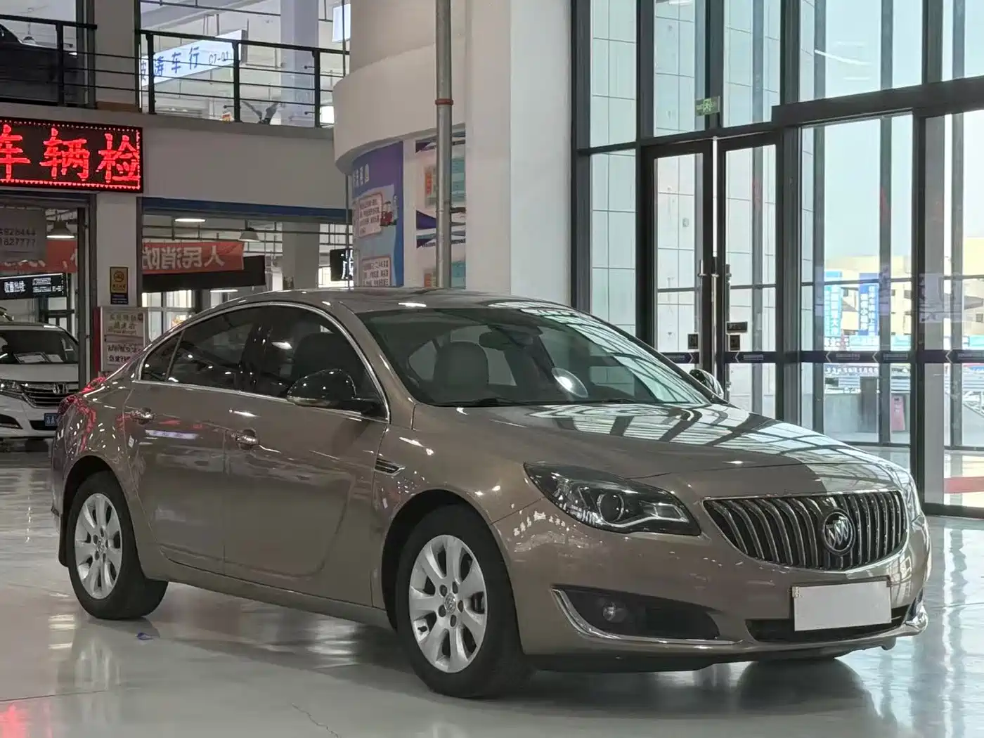 Фото 3 - Buick Regal