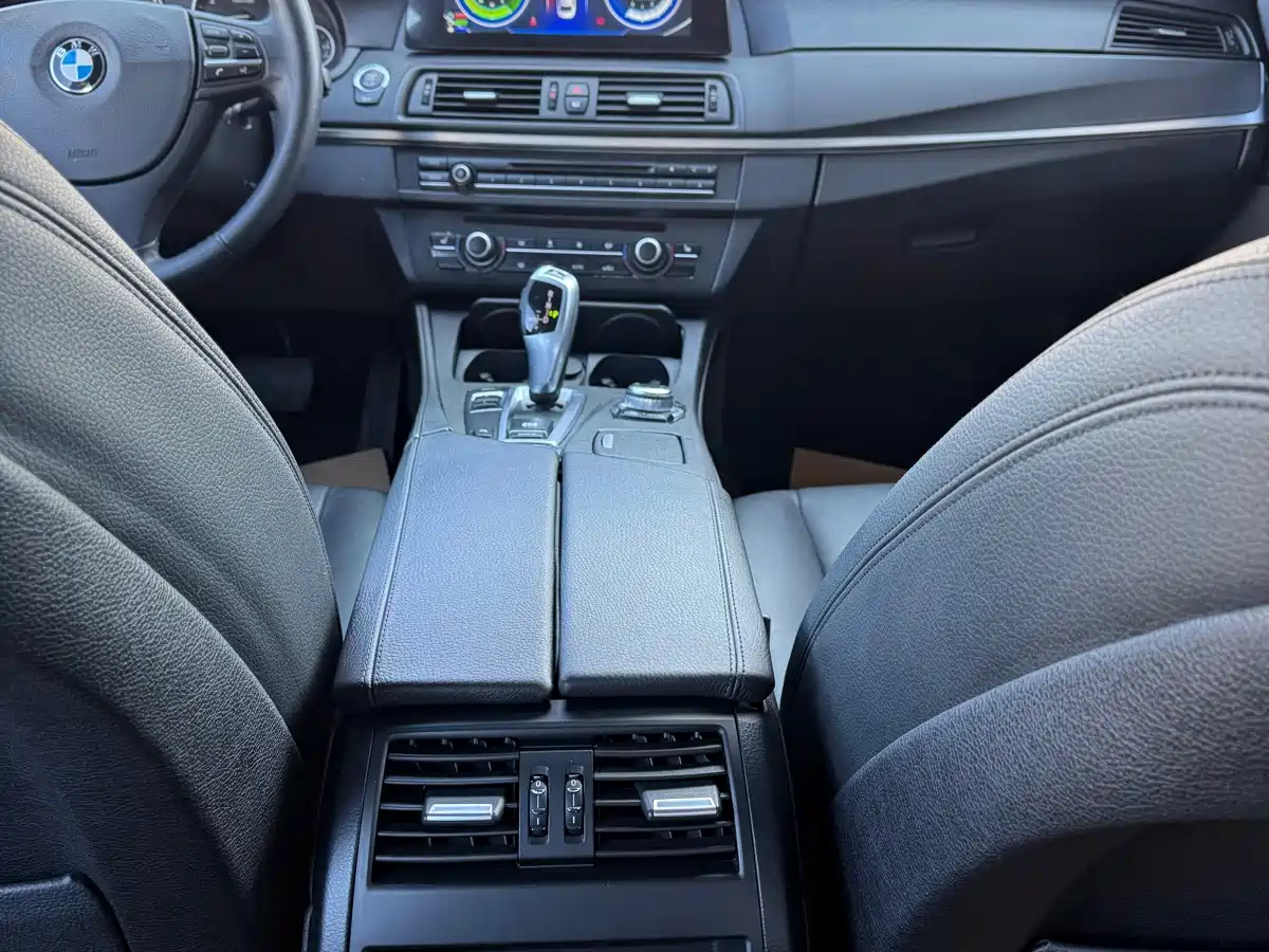 BMW 5 Series 2013 525Li Leadership фото 13