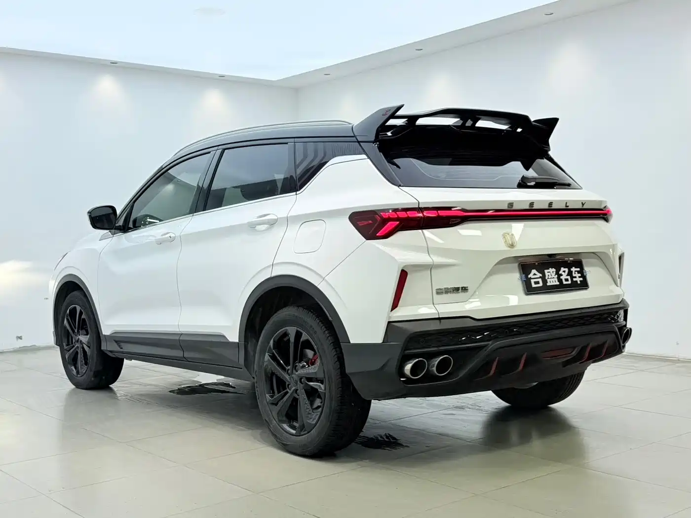 Фото 18 - Geely Coolray