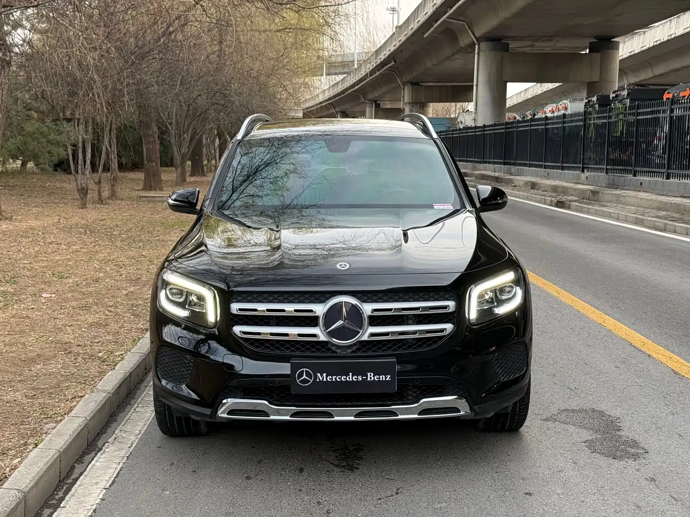MERCEDES-BENZ GLB