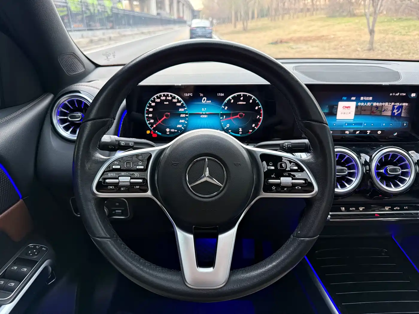 MERCEDES-BENZ GLB