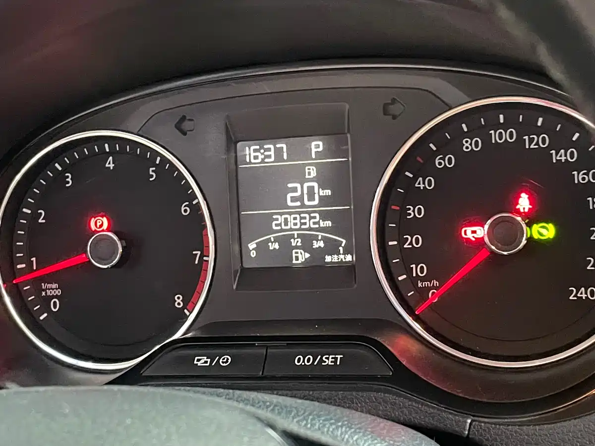 Volkswagen Polo 2016 1.6L Automatic Comfort фото 11