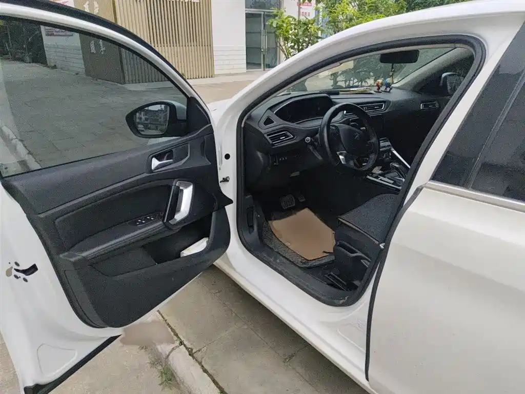 Peugeot 308 2019 230THP Automatic Luxury Edition China VI фото 14