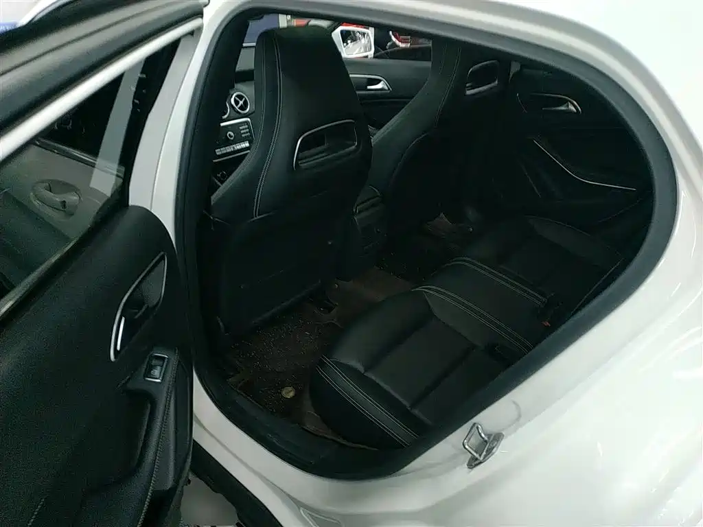 Mercedes-Benz GLA 2018 GLA 200 Fashion фото 14