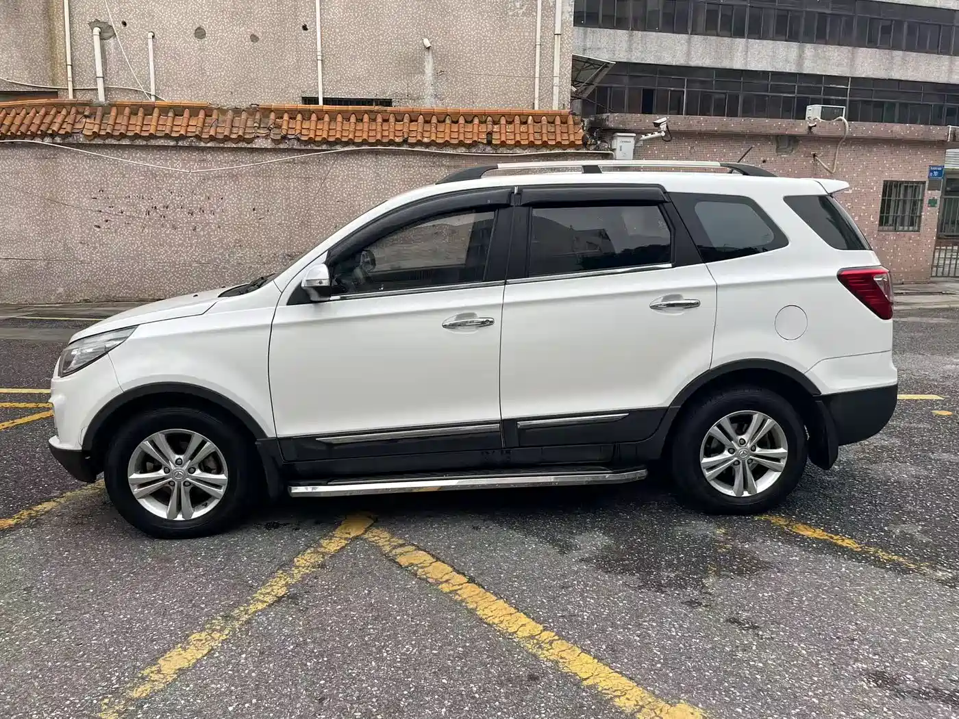 BAIC Huansu S3 2015 2015 1.5L Luxury (China V)
