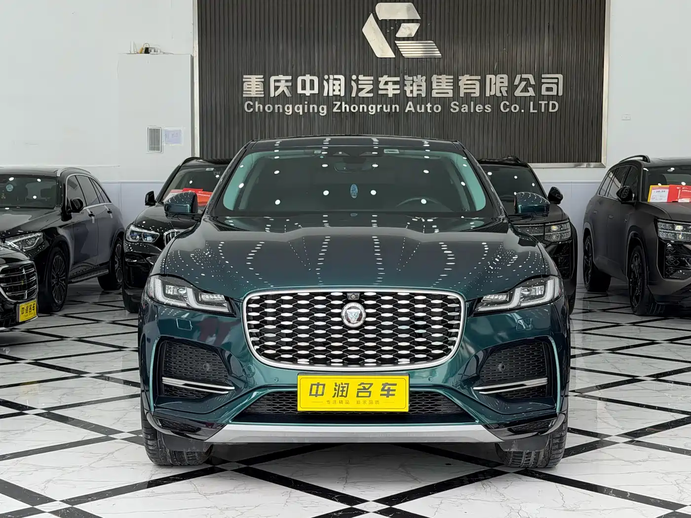 Jaguar F-PACE 2021 250PS фото 3