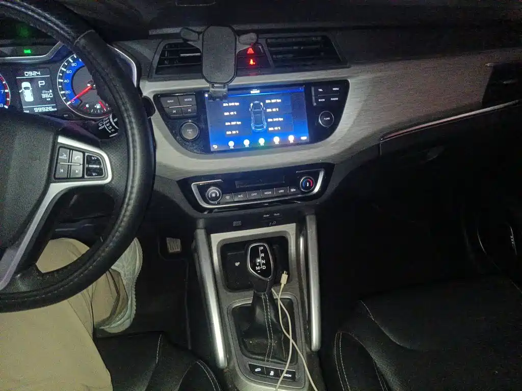 Photo 10 - Geely Vision X3