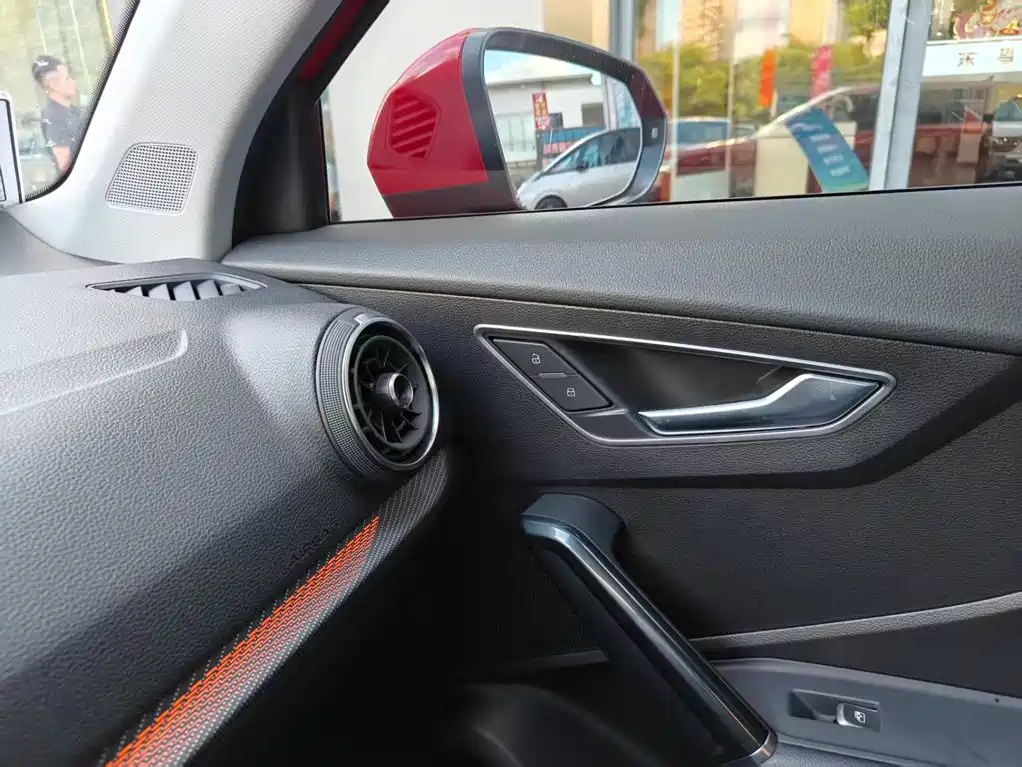 Фото 8 - Audi Q2L