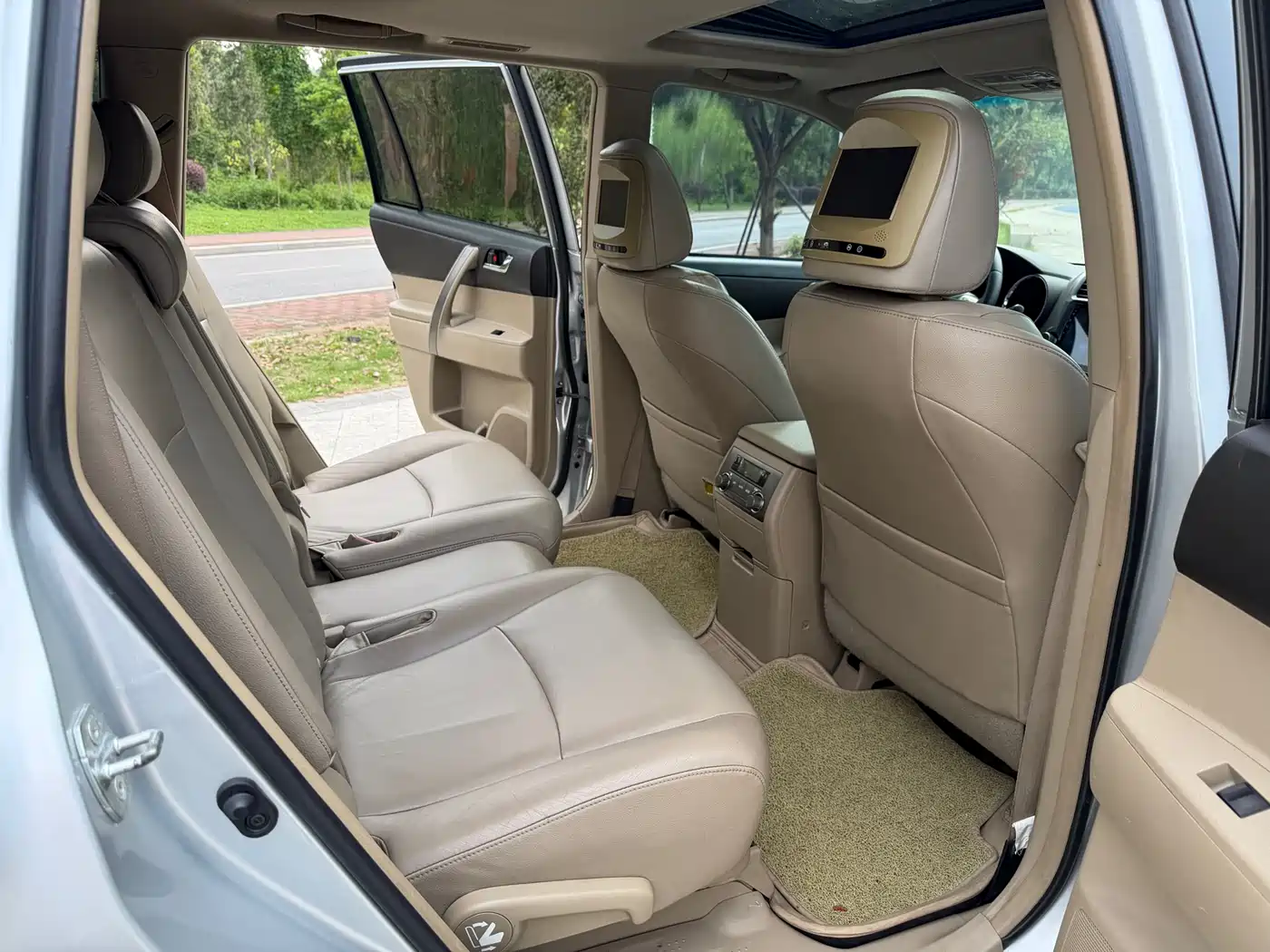 Toyota Highlander 2010 2009 3.5L 4WD 7-seater Luxury Edition