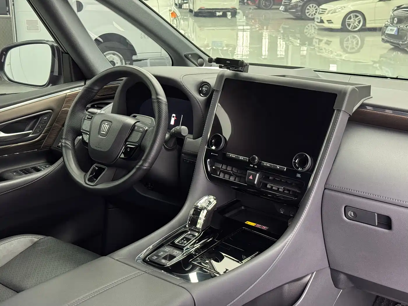 Toyota Vellfire 2024 Crown Hybrid 2.5L Executive Premium Edition фото 18
