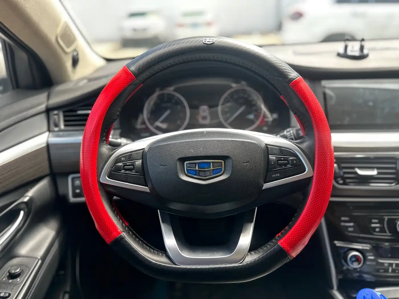 Фото 8 - Geely Borui
