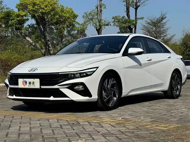 HYUNDAI ELANTRA