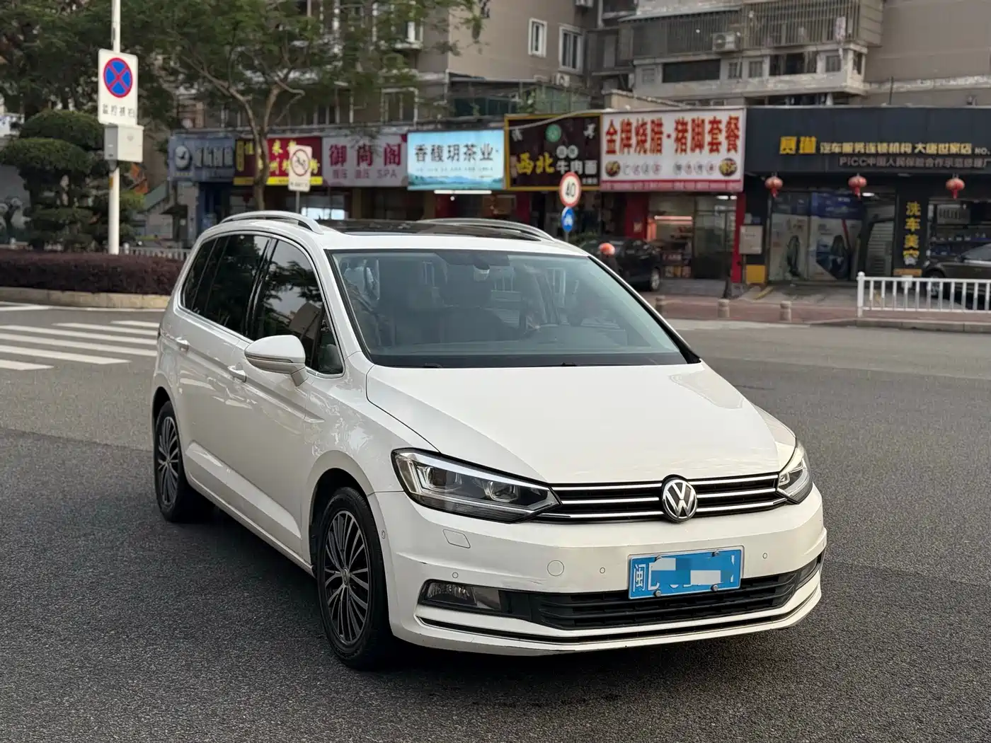 Volkswagen Touran 2016 Touran L 280TSI DSG Luxury фото 3