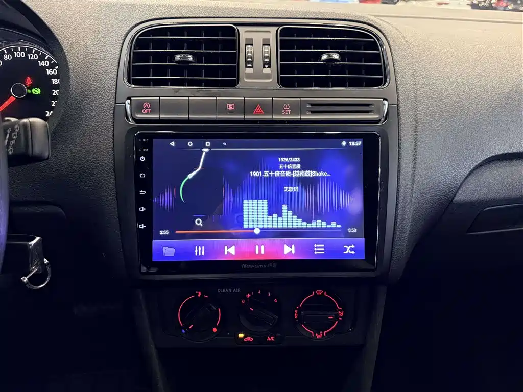 Фото 26 - Volkswagen Polo