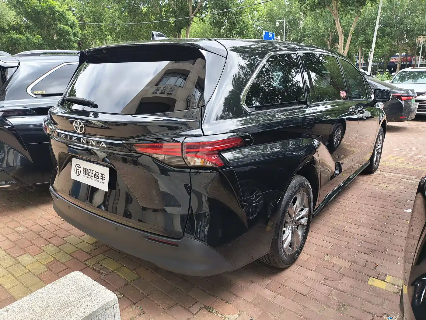 Toyota Sienna 2024 2.5L Hybrid Comfort Edition фото 4