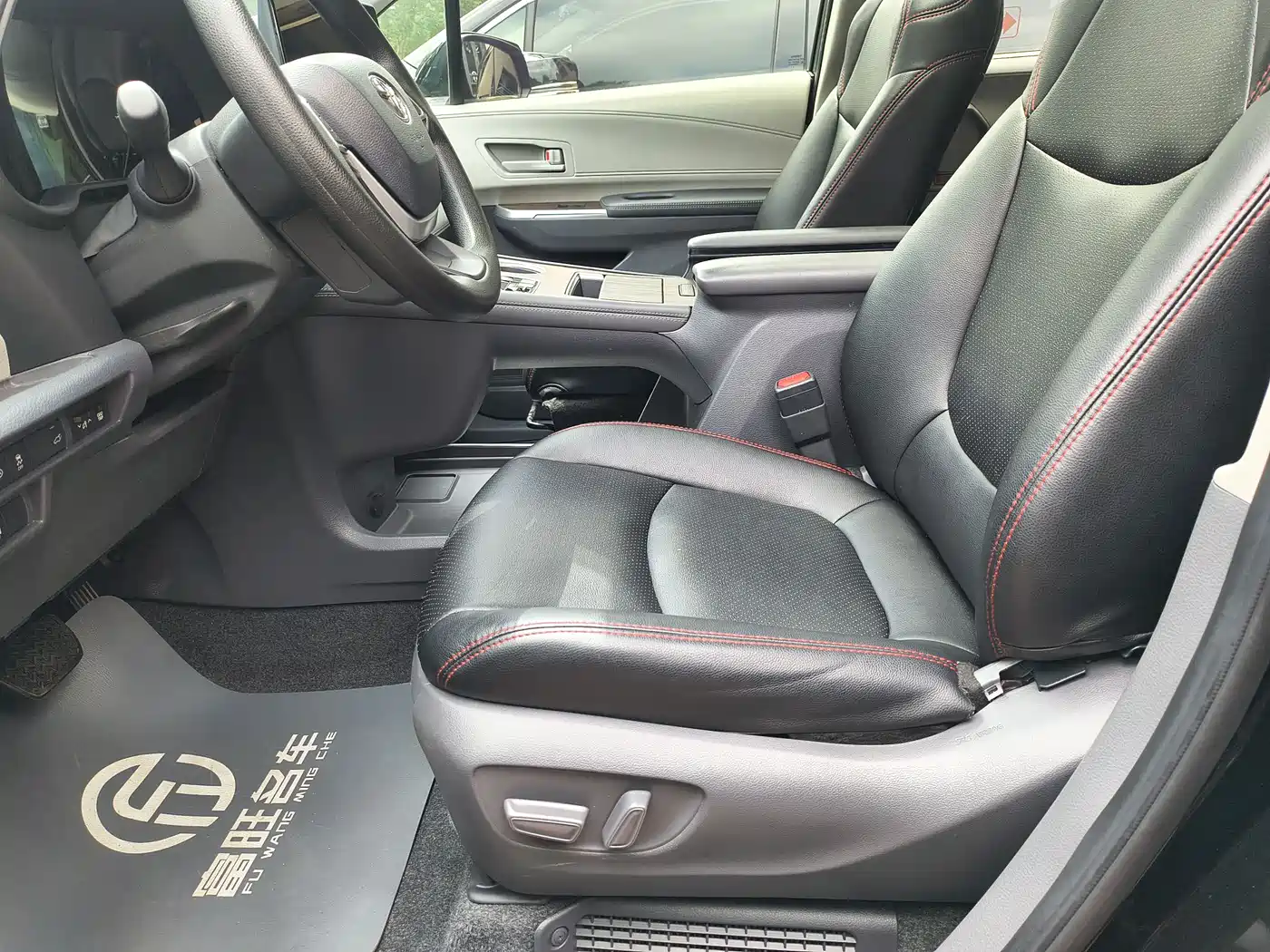 Toyota Sienna 2024 2.5L Hybrid Comfort Edition фото 14
