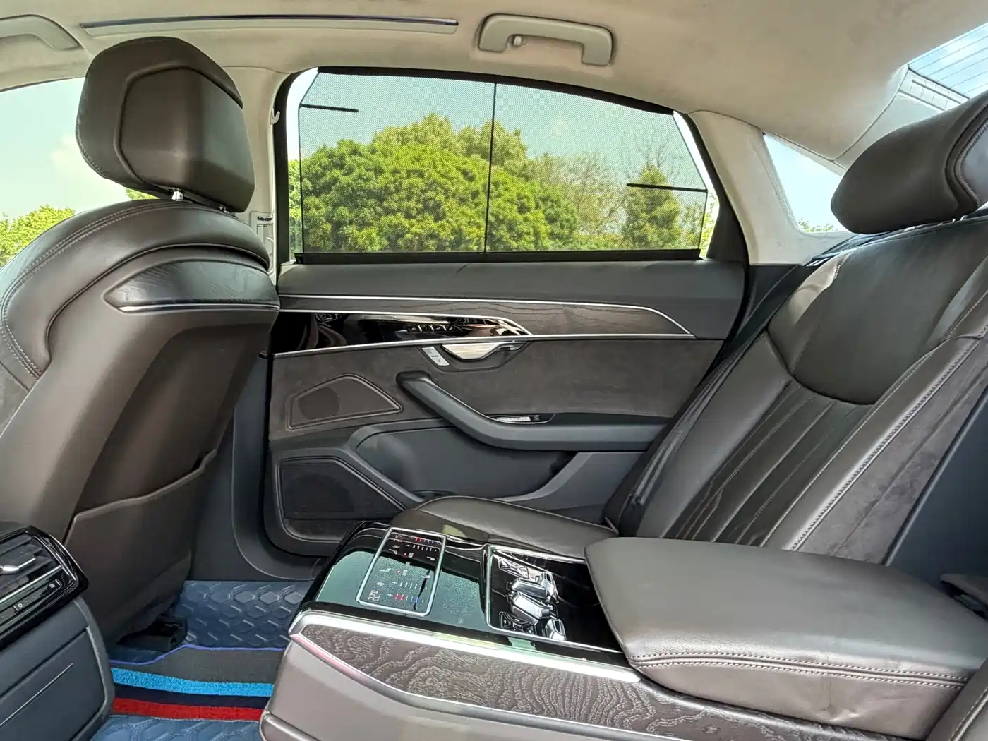 Фото 8 - Audi A8