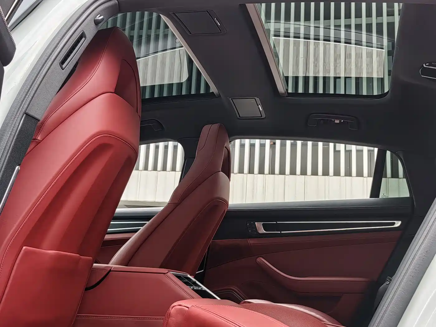 Porsche Panamera 2023 Facelift Panamera 4 Executive Long Wheelbase Platinum Edition 2.9T фото 17