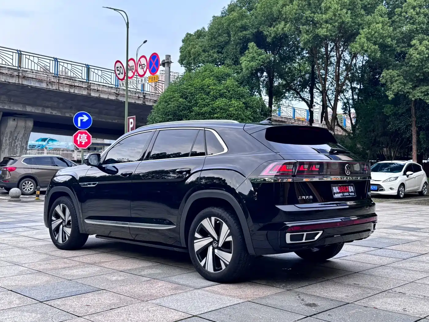 Volkswagen Teramont 2024 Teramont X 380TSI 4WD Premium Luxury Edition фото 6