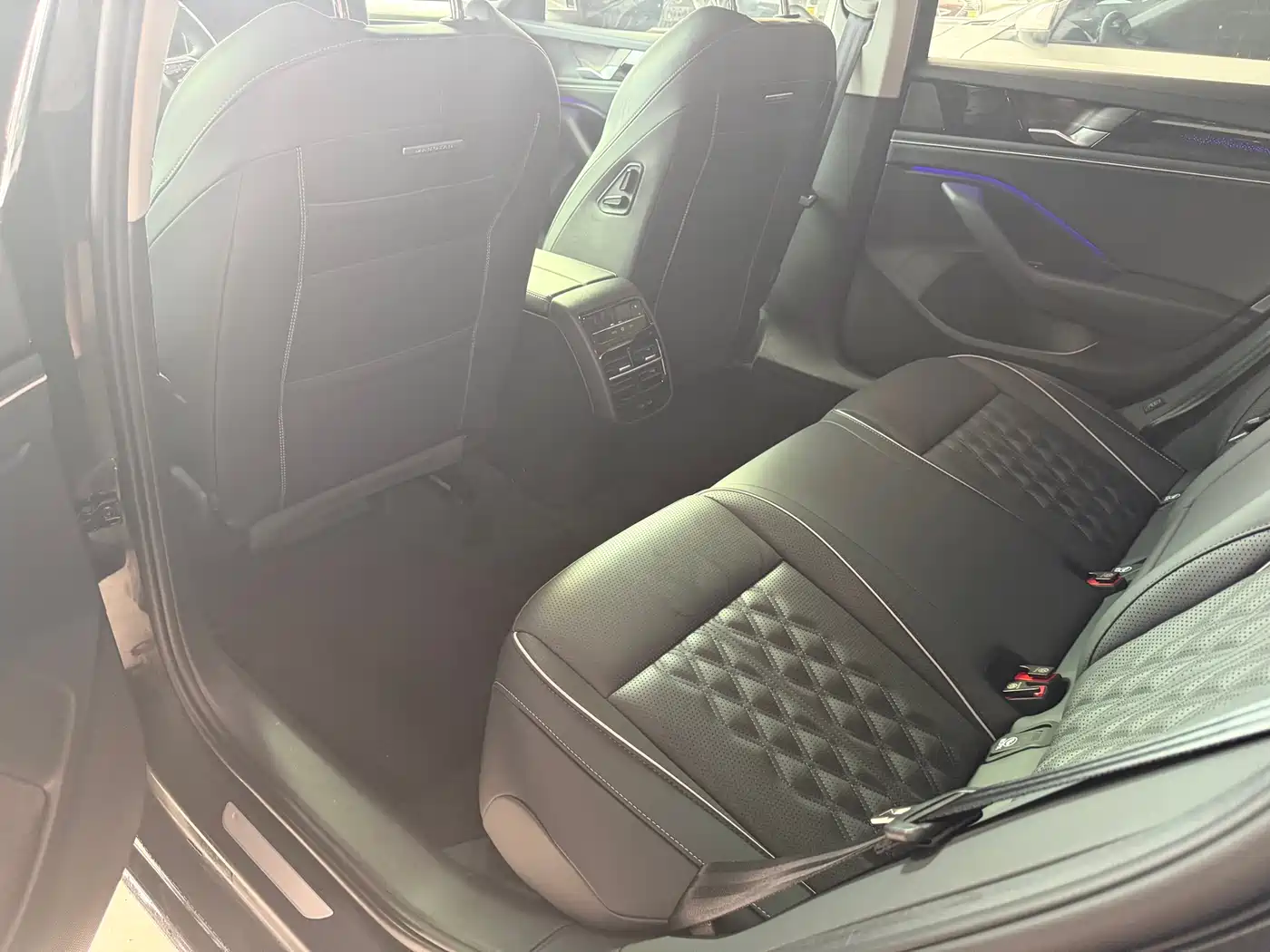 Volkswagen Magotan 2024 380TSI DSG Luxury Edition (Daimai Package) фото 5