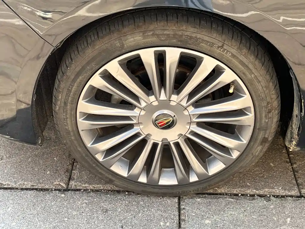 Фото 2 - Hongqi H5