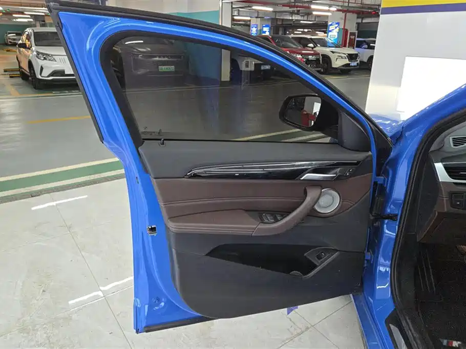 BMW X2 2023 sDrive25i M Sport Shadow Edition фото 7