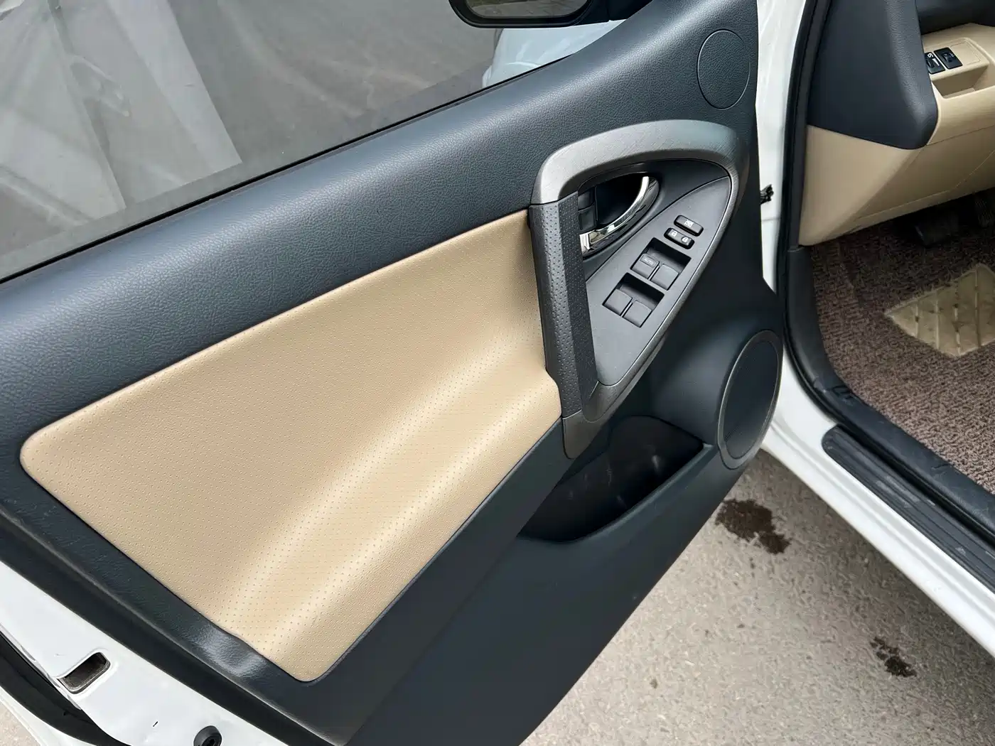Toyota RAV4 Rongfang 2012 Styling Edition 2.4L Automatic 4WD Luxury фото 9