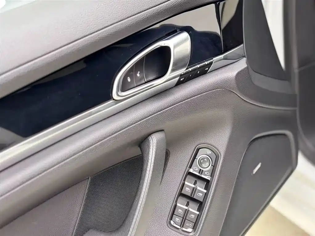Porsche Panamera 2014 Panamera 4 3.0T фото 30