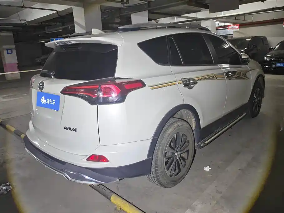Toyota RAV4 Rongfang 2016 2.0L CVT 2WD Trend (China V) фото 3