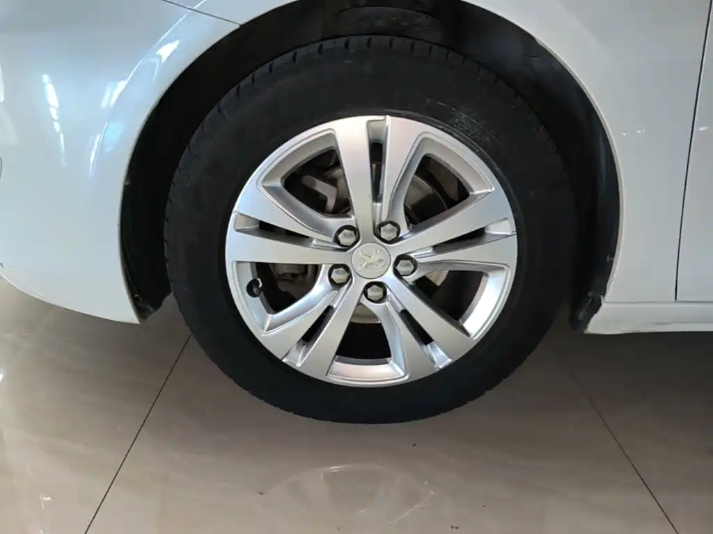 Photo 23 - Peugeot 408