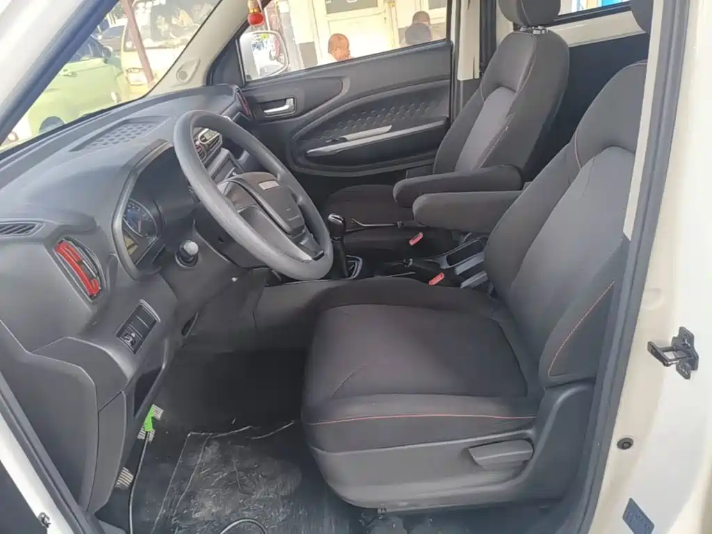 Dongfeng Fengguang Fengguang 380 2023 2022 1.5L Comfort Bus (Leaf Spring) 5-Seater