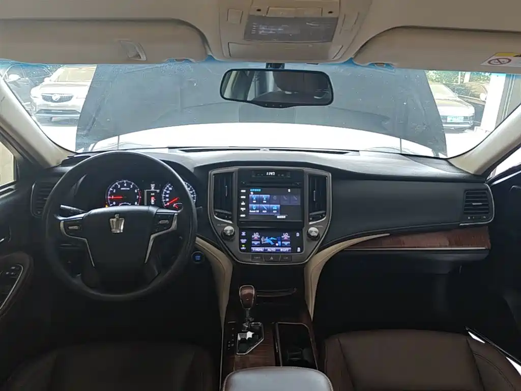 Toyota Crown 2015 2.0T Pioneer фото 9