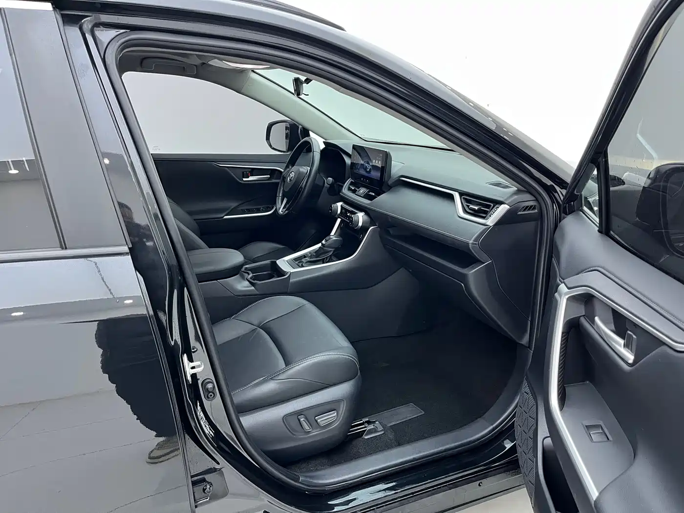 Toyota Wildlander 2023 2.0L CVT AWD Luxury PLUS фото 4