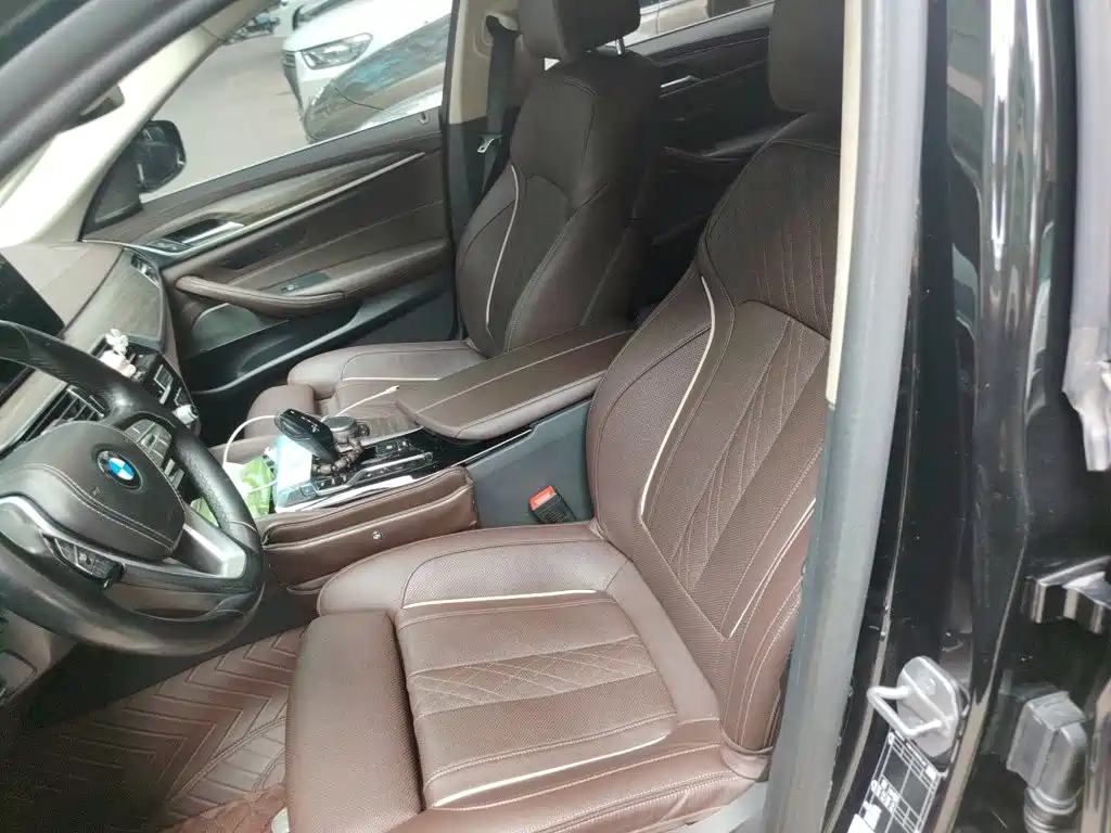 Photo 8 - BMW 5 Series