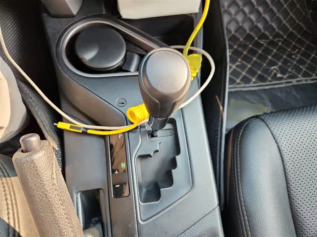 Toyota RAV4 Rongfang 2016 2.0L CVT 2WD Trend (China V) фото 7