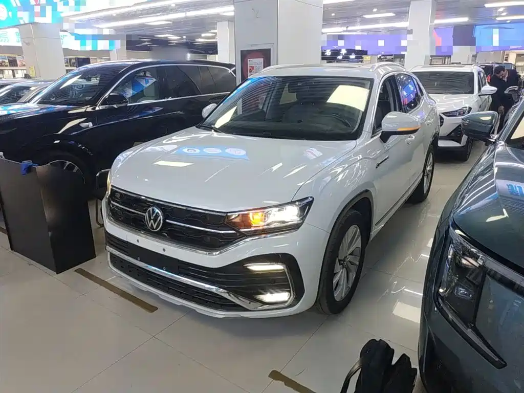 Volkswagen Tayron X 2020 330TSI 2WD Premium Smart Edition фото 2
