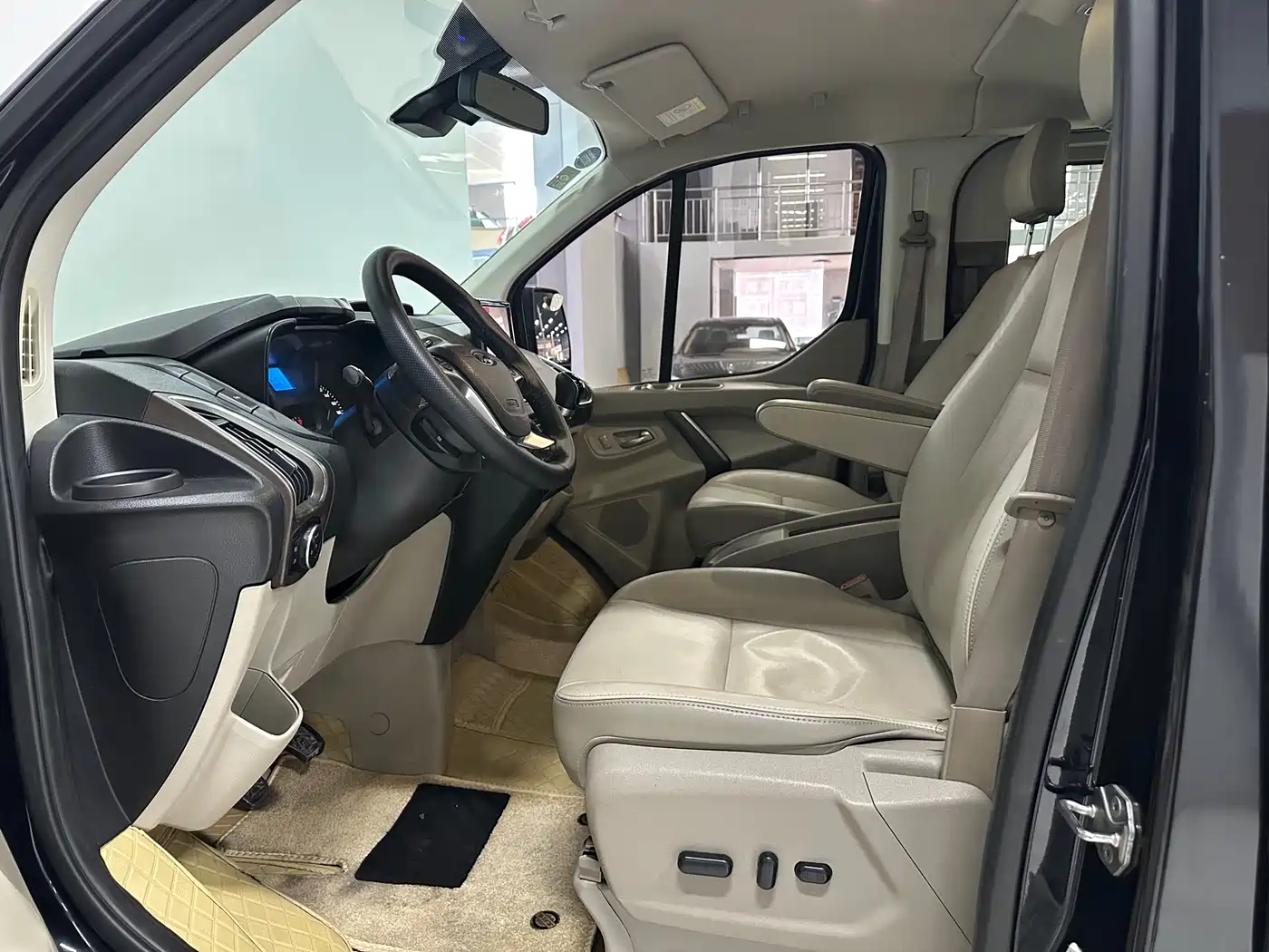 Ford Tourneo 2016 2.0T Manual Elite Edition фото 6